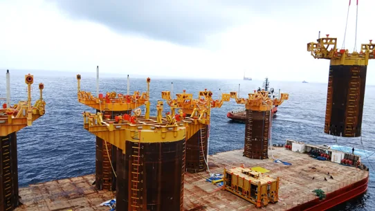 Offshore heavy-lift marine operation